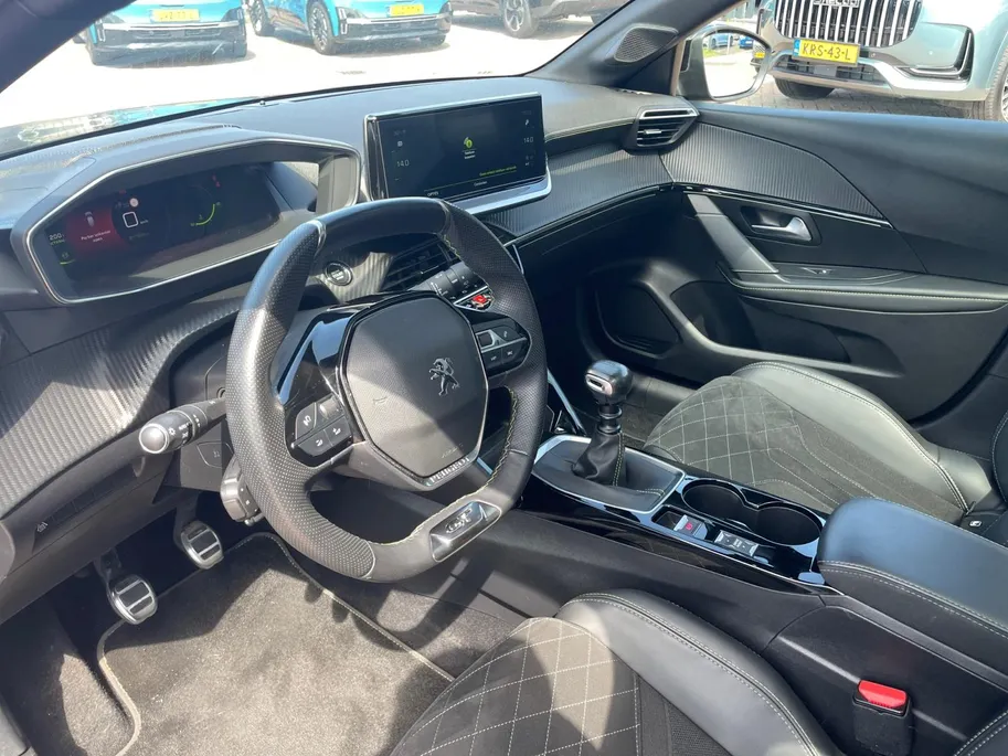 Peugeot 208 1.2 PureTech GT Pack *Navi+Camera*Parkeersensoren*Panoramadak*Stoelverwarming*Climate Control*Cruise Control*Leuke auto!