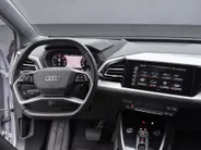 Audi Q4 e-tron 40 Launch edition Advanced Plus 77 kWh/204pk · SOH 94,7% · Camera · Matrix LED · Warmtepomp · Head-Up Display · Elek. Achterklep · Dodehoeksensor · Stoelverwarming ·