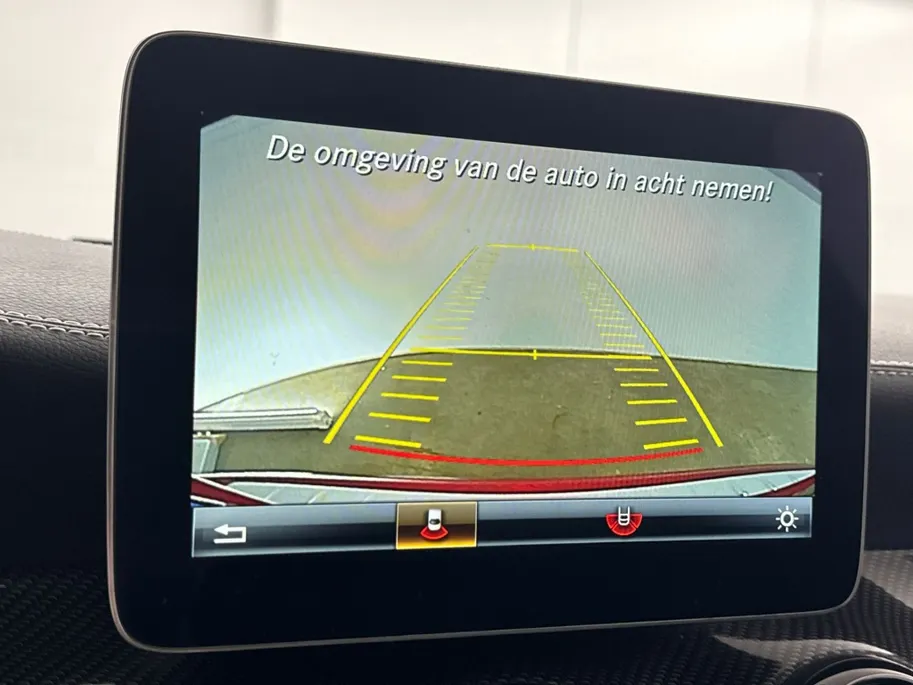 Mercedes-Benz GLA 200 Premium Automaat | Navigatie | Elektrische Achterklep | Lederen Bekleding