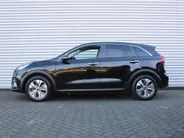 Kia e-Niro ExecutiveLine 64 kWh | Trekhaak | Stuur-/stoelverwarming + ventilatie | Leer | 17' LM | Cruise adapt. | Dodehoek detectie | LED | JBL audio |