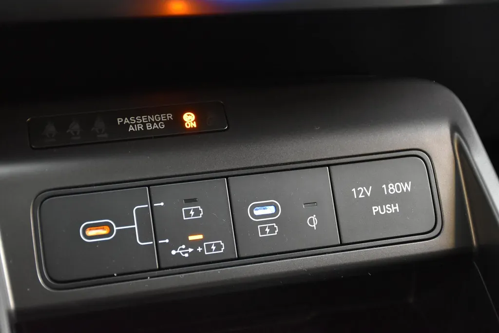Hyundai Kona 1.6 GDI HEV Premium Sky