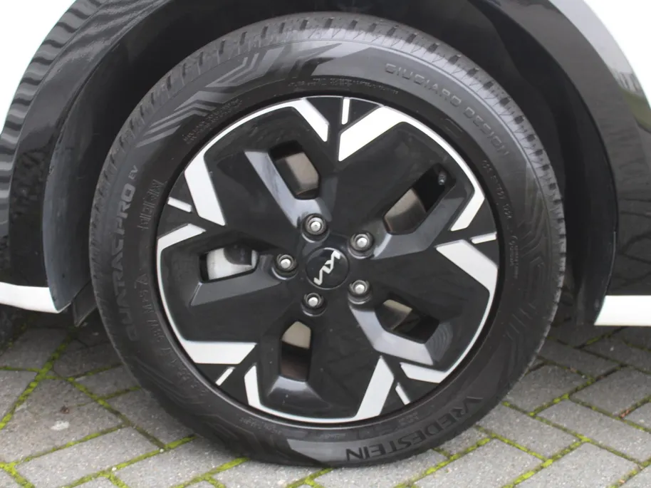 Kia Niro EV Edition Advanced 64.8 kWh | Stuur-/stoelverwarming | Elektr. stoelverstelling | Camera | Cruise adapt. | 17'LM | Clima | 17% bijtelling |