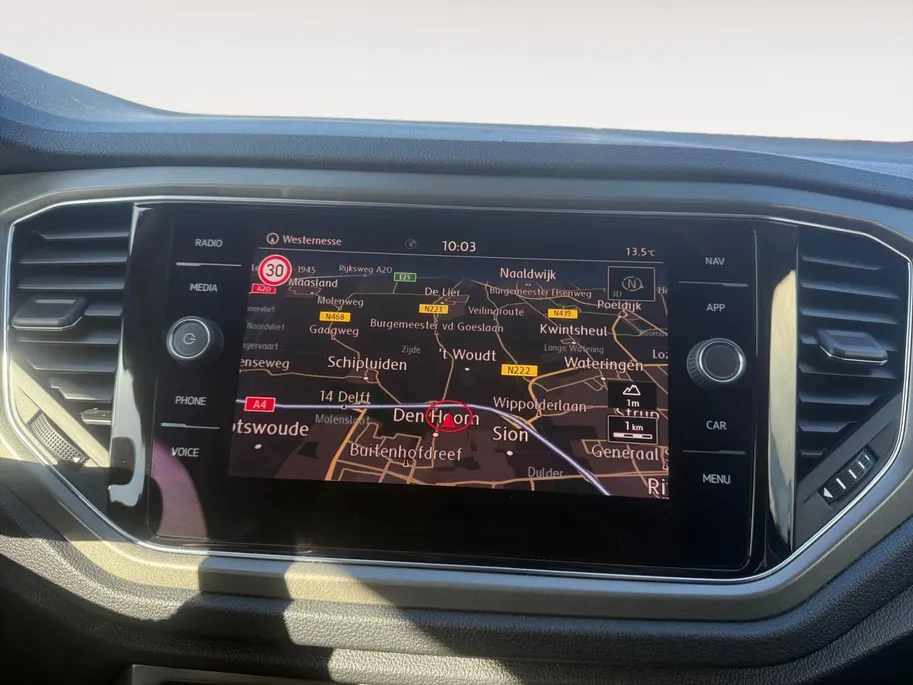 Volkswagen T-Roc 1.5 TSI Sport | Automaat | Apple Carplay/Android Auto | Trekhaak | Navigatie | Climate Control | Cruise Control | DAB | Goed Onderhouden