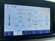 Ford Transit Courier 1.0 EcoBoost Limited automaat | NL-Auto| 1e Eigenaar | Dealeronderhouden | Winter Pack | Trekhaak | Navigatie | Camera | Parkeersensoren | Climate Control |