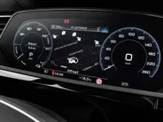 Audi e-tron 55 quattro 95 kWh 408pk S Edition · SOH 96,8% · Camera · Luchtvering · Afneembare Trekhaak · Head-Up Display · Elek. Achterklep · Stoelverwarming · 20'Velgen · EXTRA INRUILKORTING ·