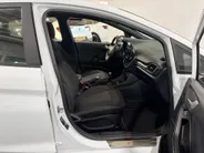 Ford Fiesta 95PK EcoBoost ST-Line | Keyless | Lichtmetalen Velgen | Climate Control | Apple CarPlay/Android Auto | LED Dagrijverlichting | Cruise Control | Armsteun | Elektrische Ramen & Spiegels |