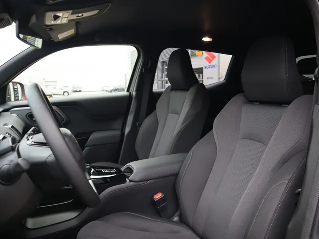 Toyota Urban Cruiser Dynamic 61 kWh | Stoel/Stuur Verwarming | Carplay |