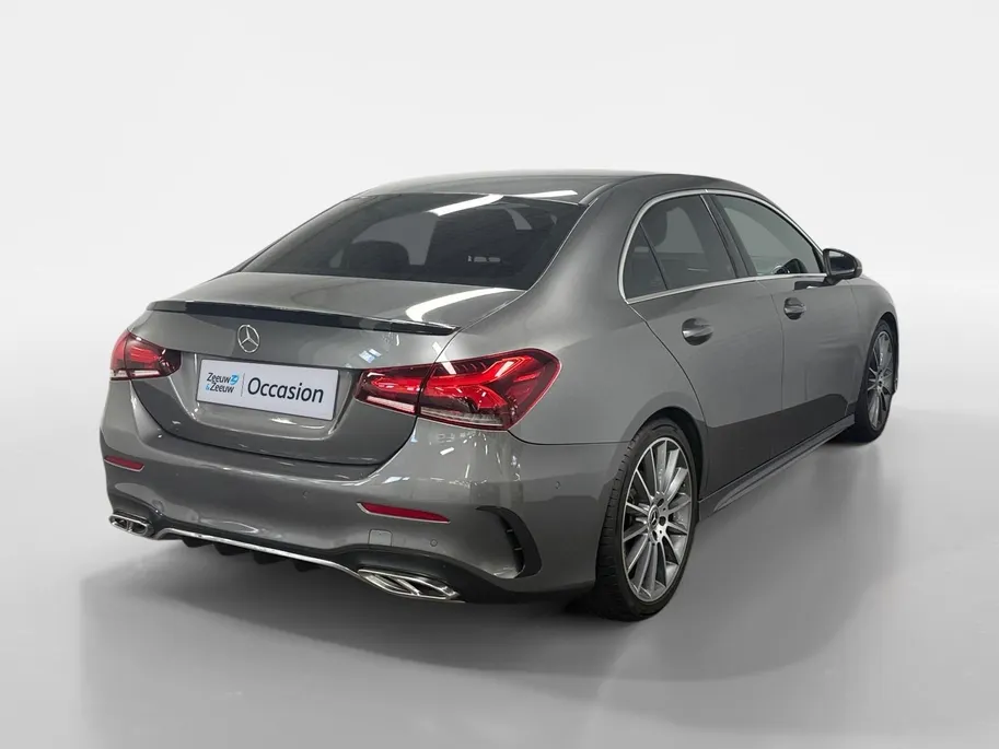 Mercedes-Benz A-Klasse 200 Launch Edition Premium AUTOMAAT AMBIENT LIGHT NAVI AIRCO CAMERA CRUISE CONTROLE AMBIANCE VERLICHTING APPLE CARPLAY ANDRIOD AUTO AMG PAKKET ZEER MOOIE AUTO