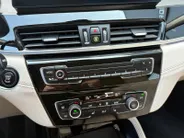 BMW X1 sDrive20i VDL Nedcar Edition | Trekhaak | Camera | Leder | Head-Up Display | Navi | Stoelverwarming | Elektrische achterklep | LED | 12 maanden Bovag Garantie
