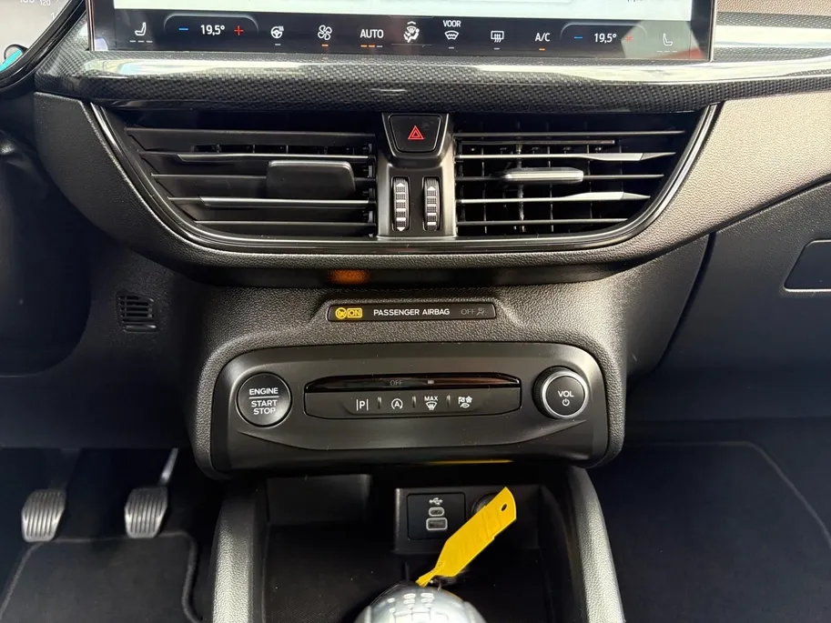 Ford Focus Wagon 1.0 EcoBoost Hybrid ST Line | Betreft Demo Voertuig | Vraag naar de actuele kilometerstand |