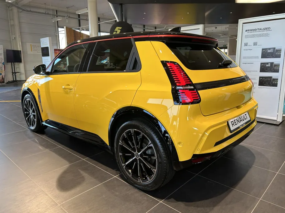 Renault 5 comfort range iconic cinq 52 kWh | NU met €1.800,- Zeeuw & Zeeuw voorraadkorting en met GRATIS 5 jaar fabrieksgarantie tot 160.000km | PACK SAFETY & ADVANCED DRIVING ASSIST | V2G ready | Auto van het Jaar 2025 | Te financieren tegen 2,9% rente |