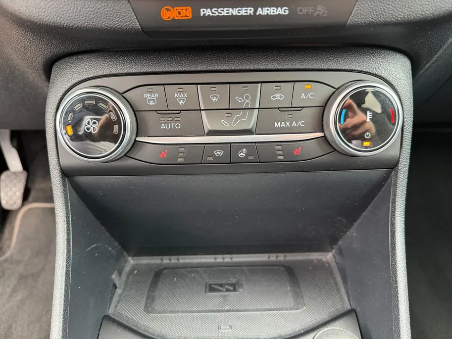 Ford Fiesta 1.0 EcoBoost Hybrid Vignale | Dealer onderhouden | NL auto | Adapt. cruise control | Pano dak | BLIS | Winter pack | Parkeersensoren voor en achter | Achteruitrijcamera | 17' lichtmetalen velgen | Bovag garantie |