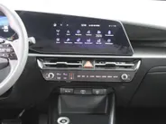 Kia Niro EV Light Edition 64.8 kWh | Camera | Cruise adapt. | Clima | 17' LM | Navi | Keyless | All season banden | 17% bijtelling |