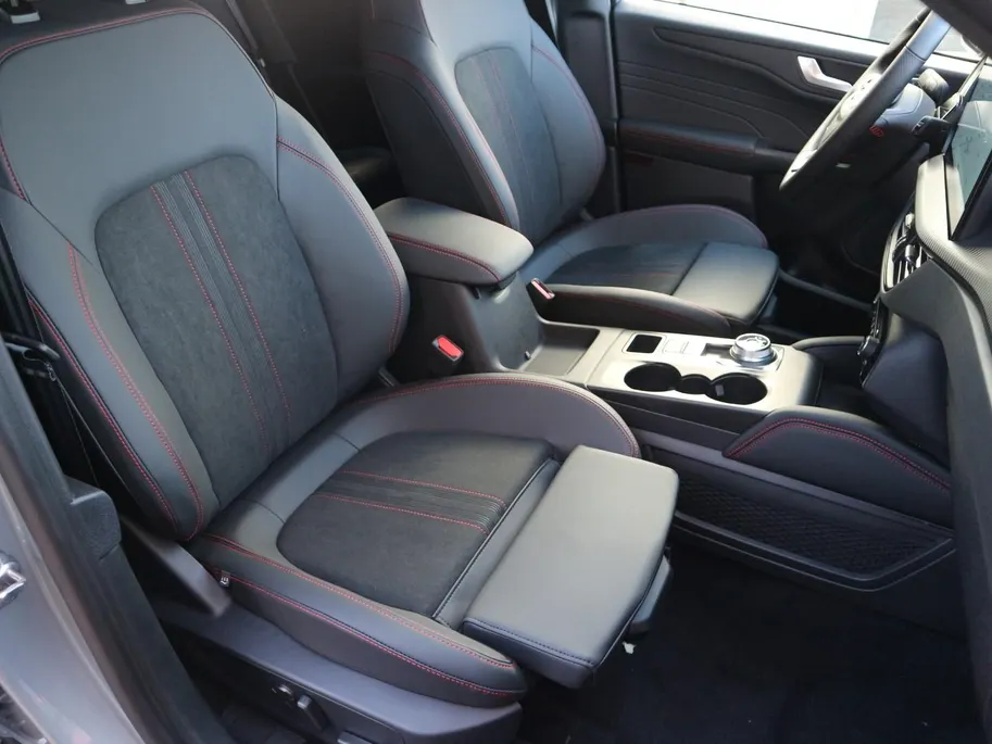 Ford Kuga 2.5 PHEV ST-Line X 243pk | Trekhaak wegklapbaar | Adaptieve LED verlichting | All-Wheater banden