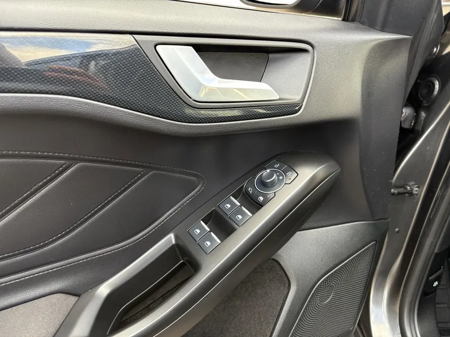 Ford Focus Wagon 1.0 EcoBoost Hybrid ST Line | Betreft Demo Voertuig | Vraag naar de actuele kilometerstand |
