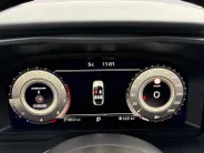 Nissan QASHQAI 1.3 MHEV Xtronic N-Connecta Apple Carplay/Android Auto , airco (automatisch) , cruise control adaptief met Stop&Go en stuurhulp , elektrisch bedienbare achterklep met sensorsturing , navigatiesysteem , panoramadak , voorstoelen verwarmd en stuur , rondomz