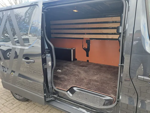 Renault Trafic 2.0 dCi 130 T30 L2H1 GB Comfort Black Edition | Airco | Cruise | LM velgen | Betimmering | Trekhaak | Bijrijdersbank | Demonstratieauto, vraag naar beschikbaarheid ! |