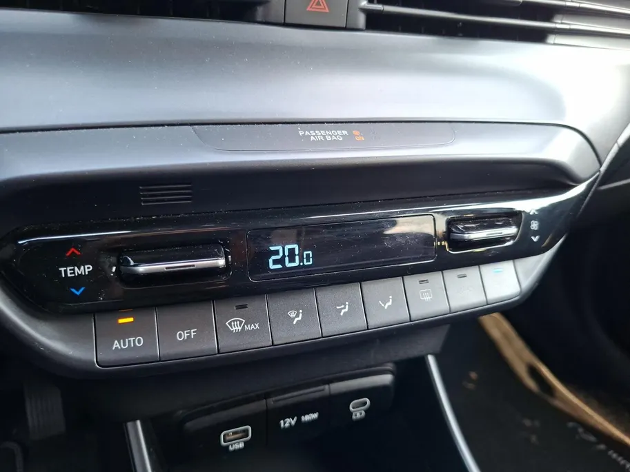 Hyundai i20 1.0 T-GDI Premium | Adaptive Cruisecontrol | Climate Control | Dodehoekdetectie | Stoel&Stuurwielverwarming | Camera | Parkeersensoren | Apple Carplay&Android Auto | BOSE Audio | 16' Lichtmetaal |