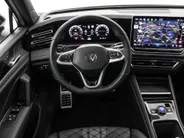 Volkswagen Tiguan 1.5eTSI/150PK R-Line Blackstyle DSG · Panoramadak · Trekhaak · Apple/Android Car Play · Camera · Garantie t/m 30-09-2030 of 100000km.