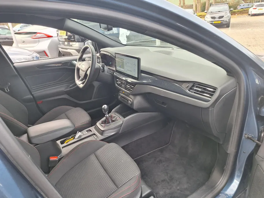 Ford Focus Wagon 1.0 EcoBoost Hybrid ST Line WINTERPAKKET / NAVIGATIE GROOTSCHERM.