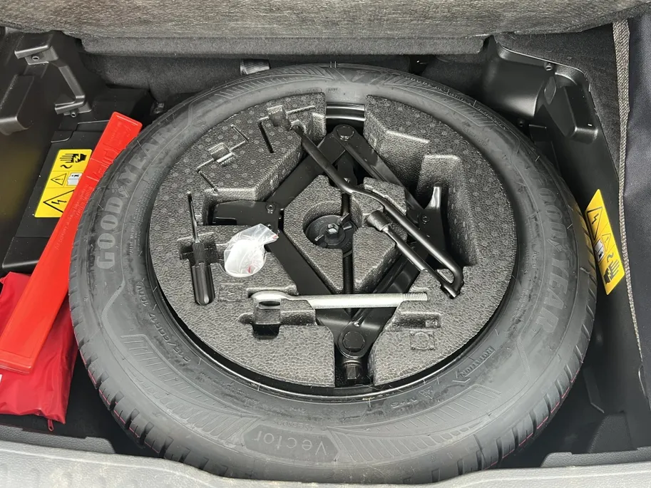 Jeep Renegade 4xe 240 PK Hybrid North Star | Pano | Safety | Winter | 18'