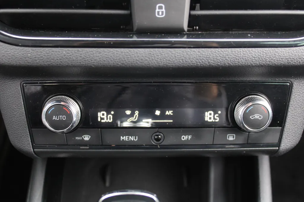 Škoda Kamiq 1.5 TSI ACT Sport Business | Automaat | Android Auto | Apple Carplay | PDC | Cruise | 16' LM |