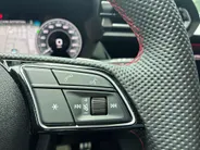 Audi A3 Sportback 45 TFSIe 272pk S-tronic S edition Competition · Panoramadak · Camera · Elek. Bestuurdersstoel · Apple/Android Car Play · Leder/ Alcantara · Zwart Optiek · 18'' Inch · Garantie t/m 10-12-2030 of 100.000km
