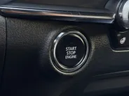 Mazda 3 2.0 e-SkyActiv-G M Hybrid 122 Comfort met Bose | Apple Carplay / Android Auto | Navigatiesysteem | Licht + Regensensor | Elektrisch Verstelbare Bestuurderstoel  | Stoel + Stuurverwarming | Parkeersensoren Voor + Achter | Camera Achter | 18'Lichtmetalen ve