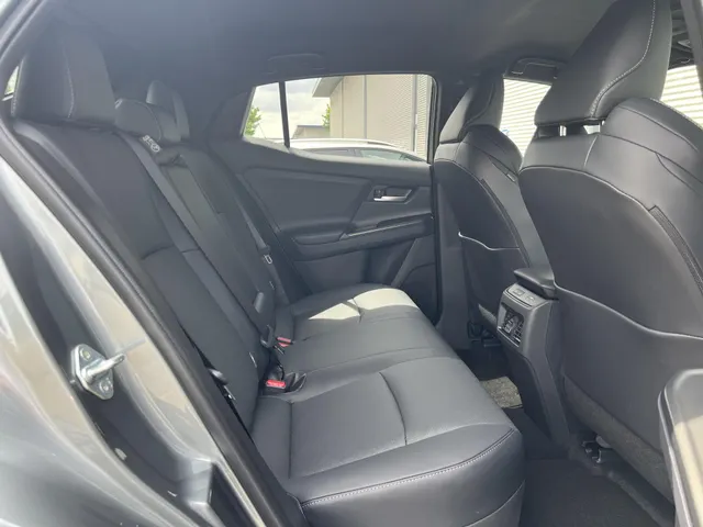 Subaru Uncharted 2E-xcite+ 77 kWh Automaat | Nieuw Leverbaar | Two-Tone Metallic Lak | Elek. Binnenspiegel | Lederen Bekleding