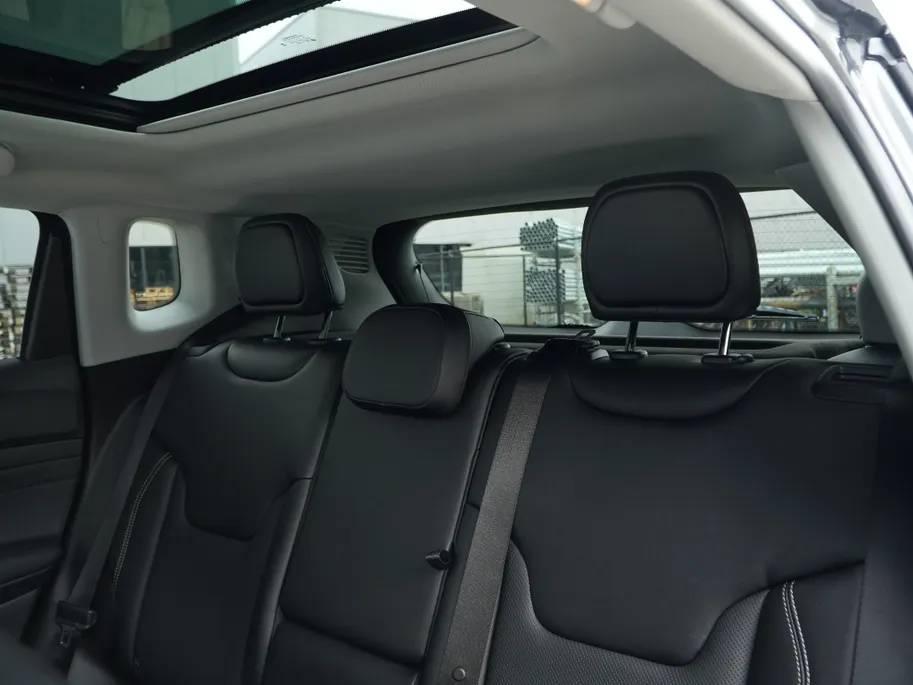 Jeep Compass 4xe 240 PK Hybride Summit | Pano | Premium | LED | Winter | 19'