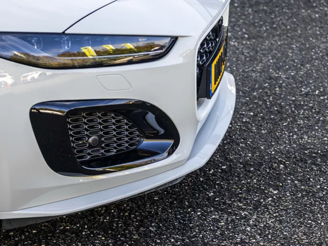 Jaguar F-TYPE P575 AWD R 75