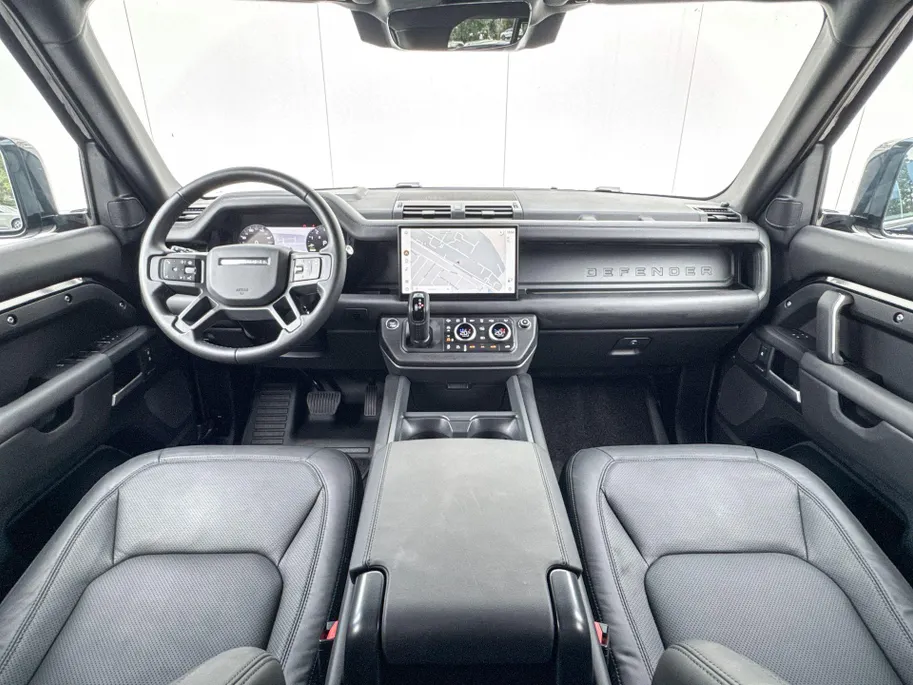 Land Rover Defender 110 2.0 P300e 110 X-Dynamic HSE
