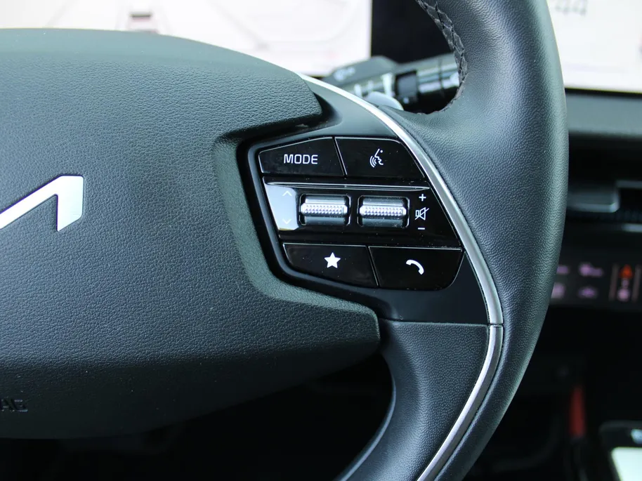 Kia EV6 Plus 77.4 kWh | Stuur-/stoelverwarming + ventilatie | Elektr. stoelverstelling + achterklep | Warmtepomp | 19" LM | Camera | LED |