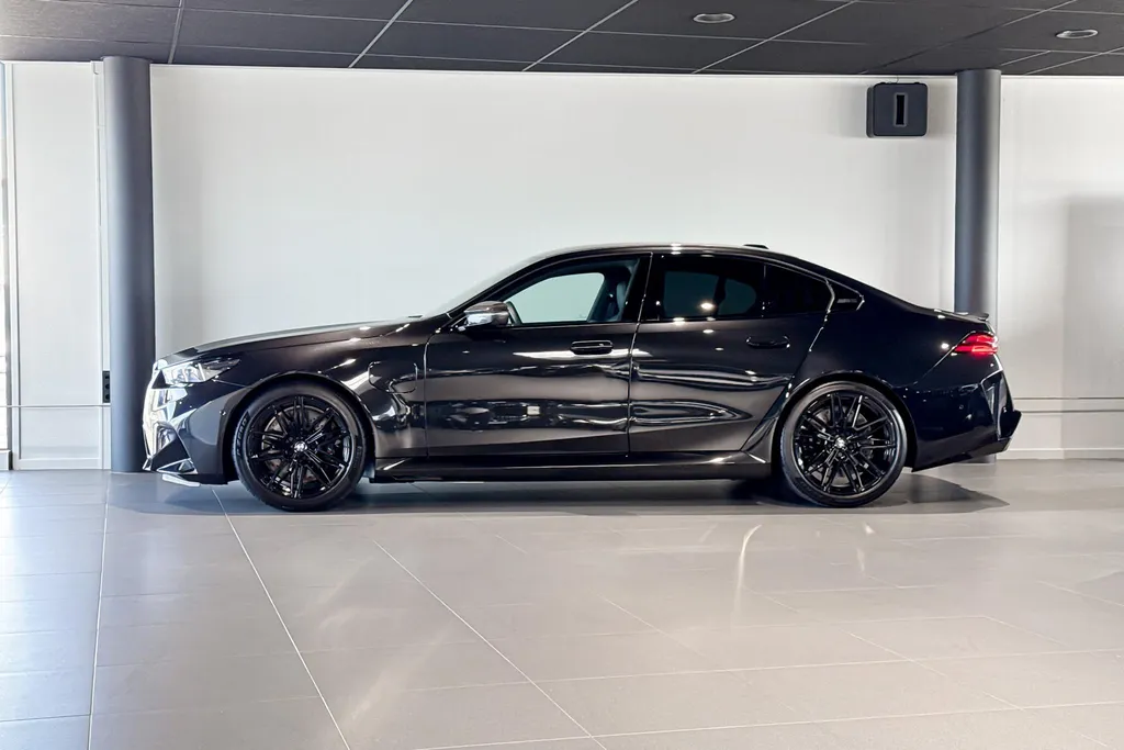 BMW M5 Sedan 
