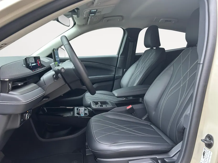 Ford Mustang Mach-E Standard RWD 73 kWh | Direct Leverbaar | €5.000,- Ready Set Ford Bonus | 470km WLTP Rijbereik | Warmtepomp | Adaptieve Cruise Control | Verwarmbare Voorstoelen | Verwarmbare Voorruit | Parkeersensoren voor en achter |  Verwarmbare Stuur