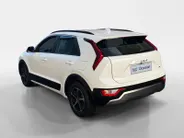 Kia Niro 1.6i Hybrid DynamicLine | Zeer nette auto | Cruise Control Adaptief | LM Velgen 16 ' | Carplay | File Assistent | Camera | Metallic lak | Fabrieksgarantie t/m 17-5-2032 | NAP
