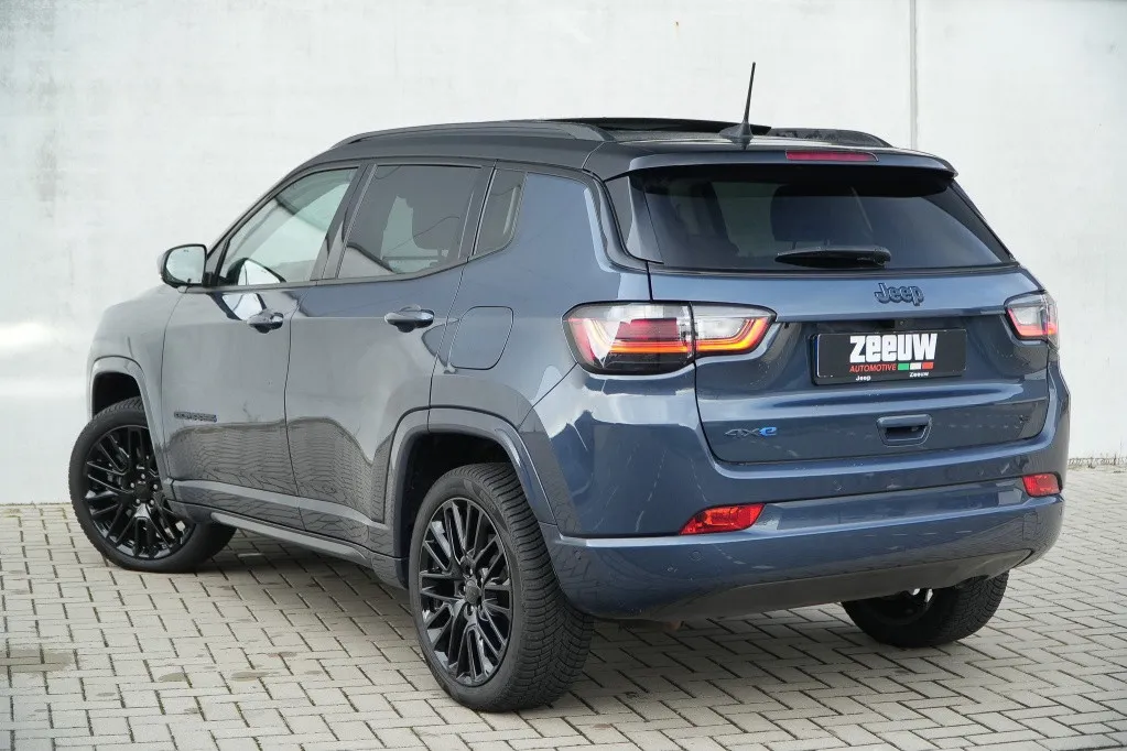Jeep Compass 4xe 240 PK Hybrid S | Leder | Pano | Safety | Winter | 19'