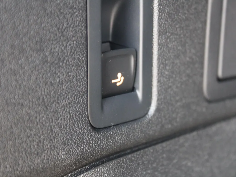 Volkswagen Tiguan 1.5 eHybrid R-Line Edition | Elek. trekhaak | Schuifdak | Stuur-/stoelverwarming + massage | Camera | 20' LM | HUD | LED | Dodehoek detectie | Nieuwstaat | BTW auto |