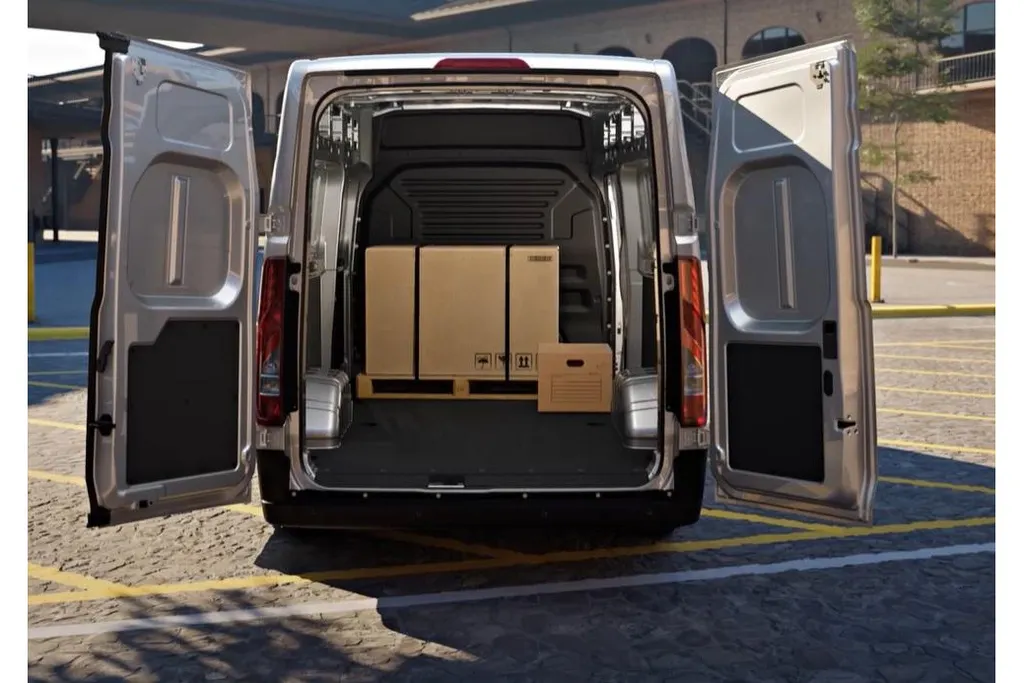 Ford Transit City 330 GB Trend L2H2 56 kWh 150 pk FWD | 12,3 scherm met apple car play & android auto | Adaptive cruise control | Parkeersensoren voor en achter | Achteruitrijcamera | Bijrijdersbank | Vanaf heden bestelbaar! - Bezichtigen vanaf Q4-2026