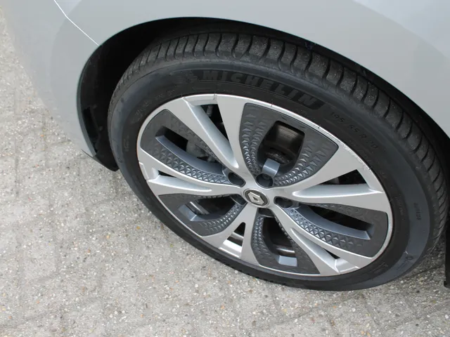 Renault Scénic 1.3 TCe Intens 140 PK | Trekhaak | Panoramisch dak | ECC | Camera achter | 1850 KG geremd |