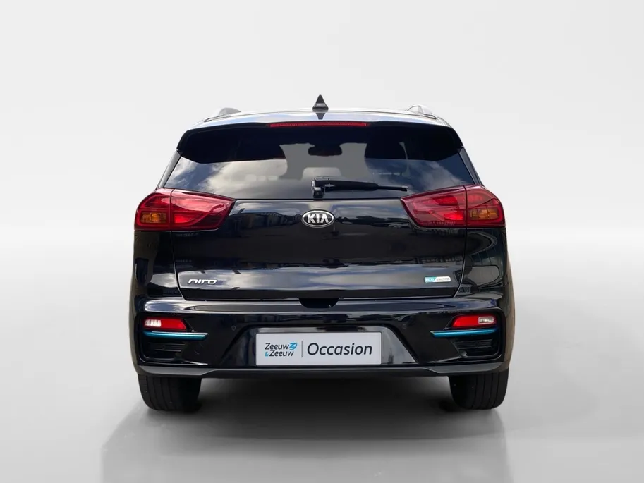 Kia e-Niro ExecutiveLine 64 kWh | Climate control | Leder | Stoel + stuurverwarming en ventilatie | Schuif/kanteldak | Navigatie | 17 inch LM-velgen | Keyless | SOH 97% |