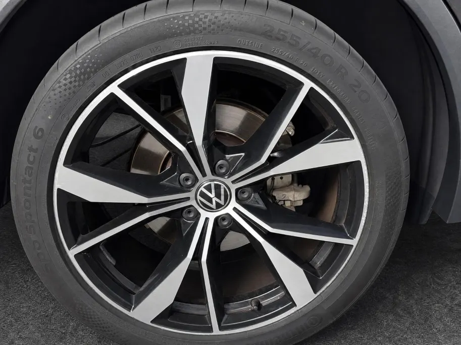Volkswagen Tiguan 1.4 TSI eHybrid R-Line Business+ · Panoramadak · Trekhaak · 360°Camera · Stoelverwarming · Apple/Android Car Play · 20'' velgen ·