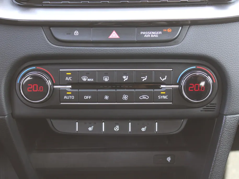 Kia Ceed 1.0 T-GDi DynamicPlusLine | Stuur-/stoelverwarming | Camera | Draadloos laden | LED | Dodehoek detectie | 16' LM |