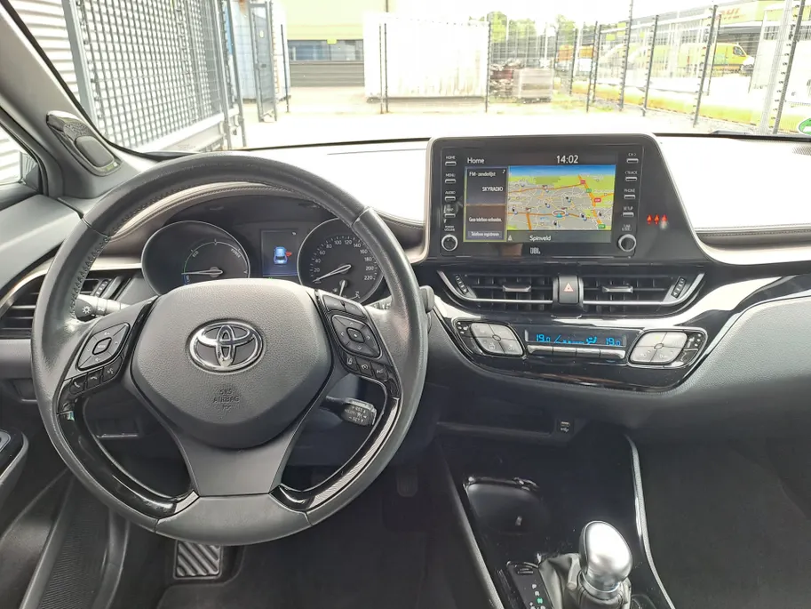 Toyota C-HR 2.0 Hybrid Executive | Automaat | Cruise control adaptief | JBL | Camera | Navigatiesysteem full map | Apple Carplay/Android Auto | LM Velgen