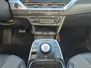 Kia e-Niro DynamicPlusLine 64 kWh | Airco | Navi | Camera | Stoelverwarming | Stuurverwarming | Schuifdak |