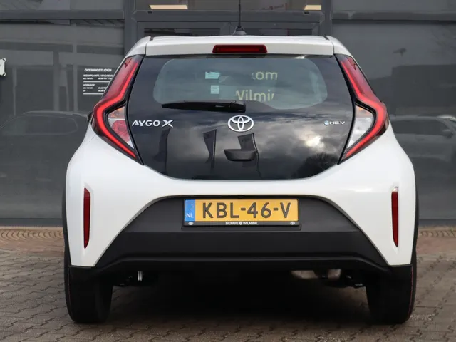 Toyota Aygo X Hybrid 115 play | LM Velgen | Stoelverwarming