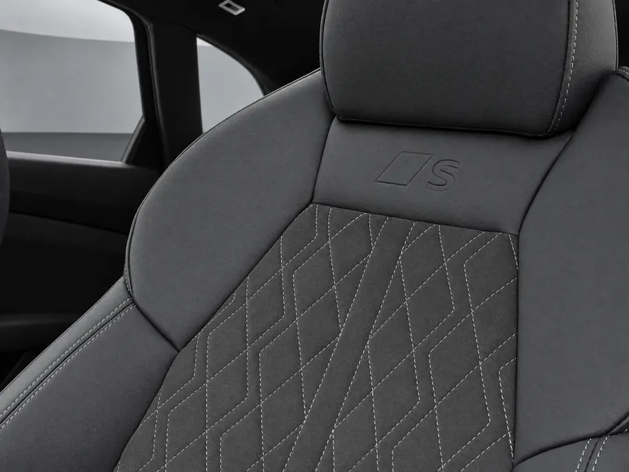 Audi Q5 e-hybrid quattro S edition 299 PK · Head-up display · Adaptieve luchtvering · Glazen panoramadak