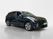 Kia e-Niro ExecutiveLine 64 kWh | Warmtepomp | Trekhaak Afneembaar + 13-Polige Stekker | Elektrisch verstelbare Voorstoelen | Bestuurdersstoel + Geheugen | Elektrisch Bedienbaar Schuif / Kanteldak | Stoelverwarming + Stoelkoeling | Stuurverwarming | JBL Geluidsinsta