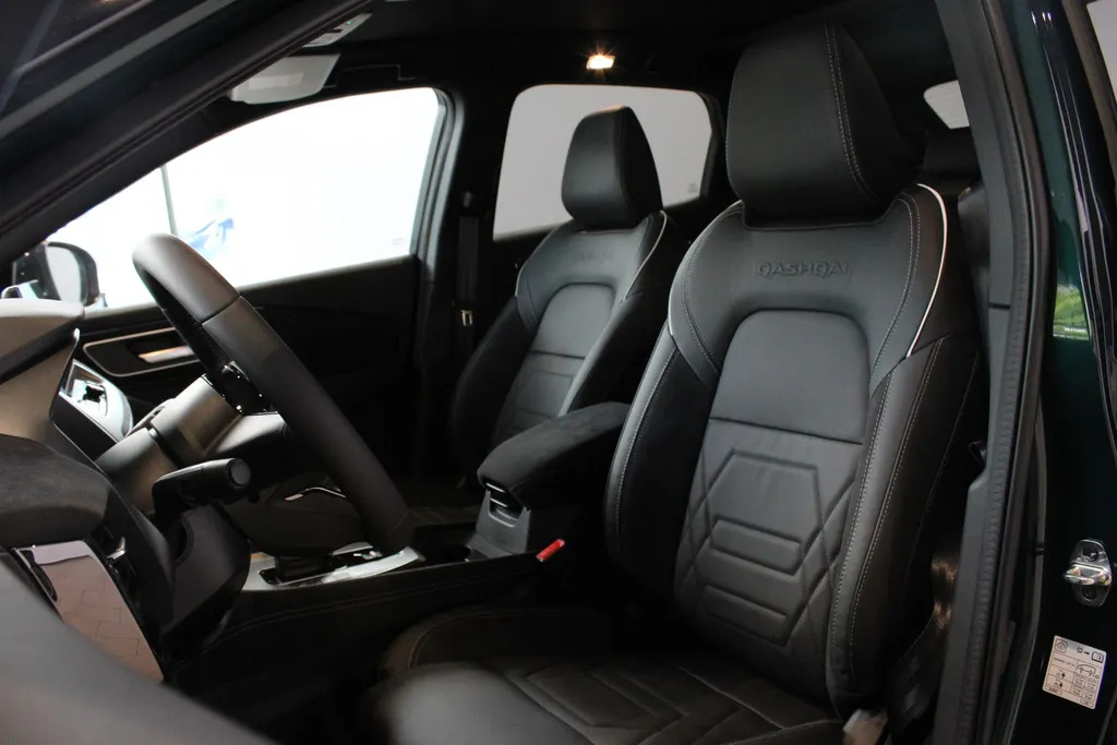 Nissan QASHQAI 1.5 e-Power N-Design |Nieuwe sterke motor|Coldpack|Panoramisch dak|Camera rondomzicht|Parkeersensoren voor en achter|Naviagatie|Apple carplay&Android auto|20inch Lichtmetalenwielen|Alcantara bekleding|