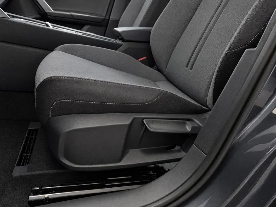 SEAT Leon Sportstourer Style Business Intense 1.5 eTSI 85 kW / 115 PK DSG | LED MATRIX | 3500,- EURO HERWAARDERING!!